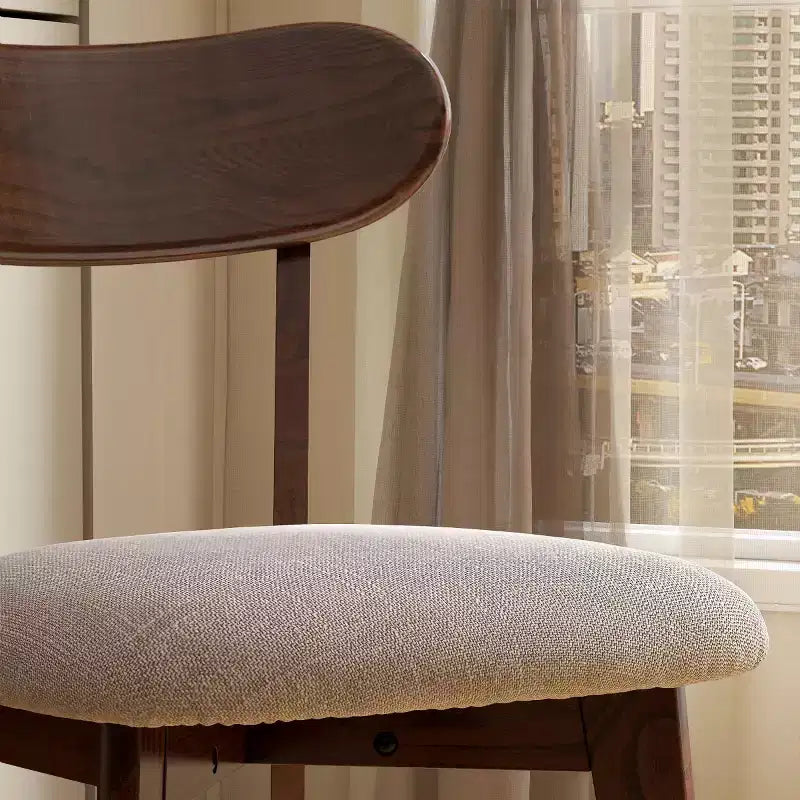 Chaise de salle à manger sans accoudoirs Noyer Naturel, Assise Rembourrée, Piètement en Bois Massif, 1 Place