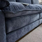 Canapé d'angle beige avec pouf, dossier coussins, 3 places